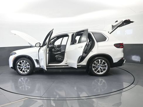 Used 2025 BMW X5 xDrive50e AWD/4WD image 76