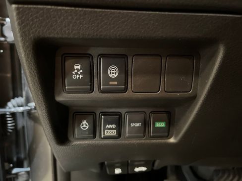 Used 2021 Nissan Rogue Sport SV AWD/4WD image 30