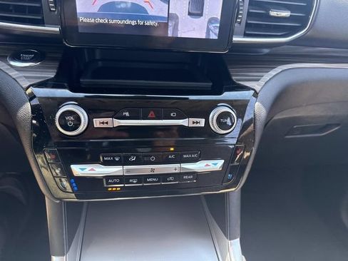 Certified 2022 Ford Explorer Limited w/ Equipment Group 301A AWD/4WD image 26