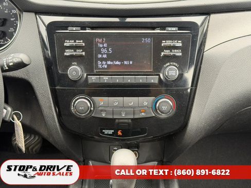 Used 2016 Nissan Rogue S AWD/4WD image 11
