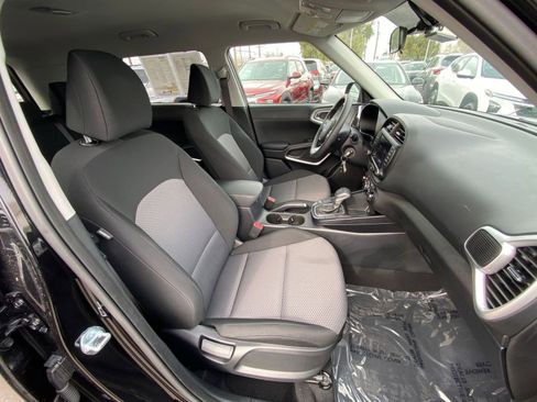 Used 2025 Kia Soul LX w/ LX Technology Package image 24