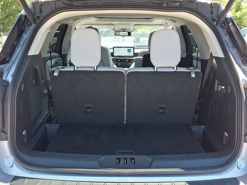 Used 2025 Ford Explorer Platinum w/ Ultimate Package AWD/4WD image 31