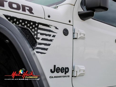 Used 2023 Jeep Gladiator Sport image 3