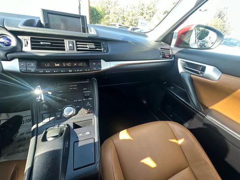 Used 2013 Lexus CT 200h image 24