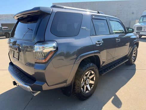 Used 2018 Toyota 4Runner TRD Off-Road w/ Convenience Package AWD/4WD image 5