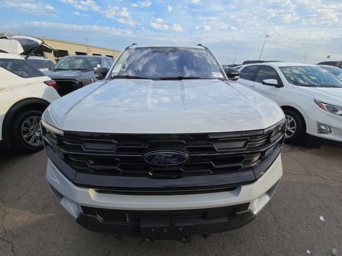 Used 2025 Ford Expedition Active AWD/4WD image 2