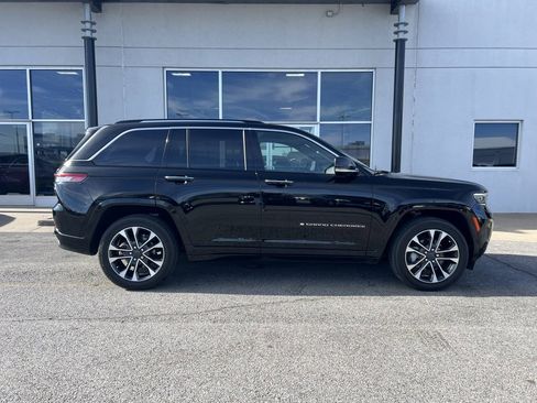 Used 2022 Jeep Grand Cherokee Overland w/ Luxury Tech Group IV image 4