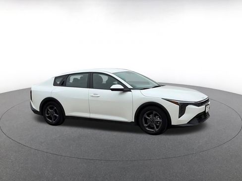 Used 2025 Kia K4 LXS image 2