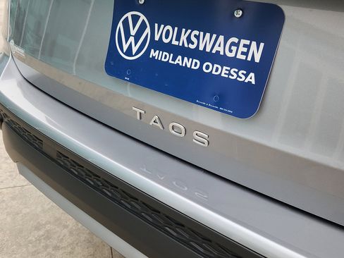New 2026 Volkswagen Taos S image 10