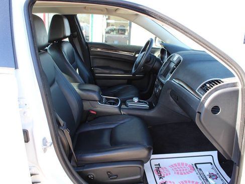 Used 2016 Chrysler 300 Limited AWD/4WD image 17