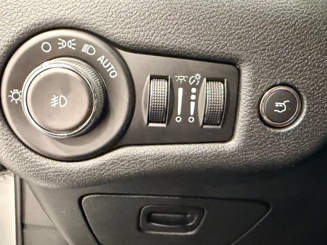 Used 2015 Jeep Cherokee Trailhawk w/ Comfort/Convenience Group AWD/4WD image 28