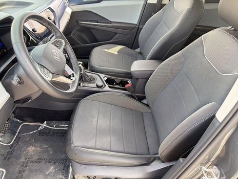 Certified 2023 Volkswagen Taos SE w/ Panoramic Sunroof Package image 5