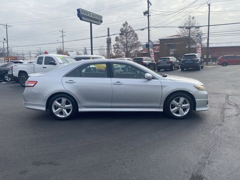 Used 2011 Toyota Camry image 4