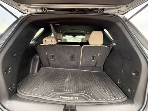 Used 2023 Chevrolet Traverse LS FWD image 17