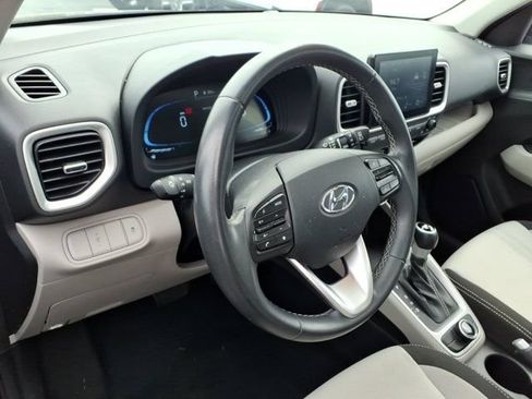 Used 2025 Hyundai Venue SEL FWD image 8