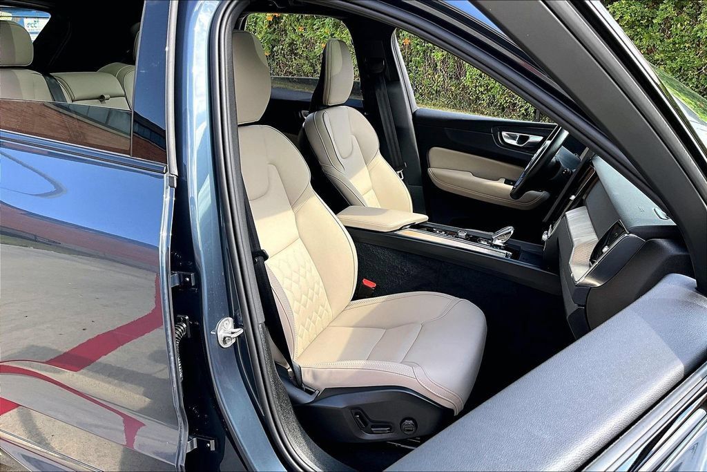 Certified 2026 Volvo XC60 B5 Plus AWD/4WD image 10