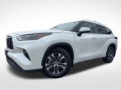 Used 2021 Toyota Highlander XLE image 21
