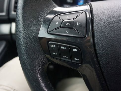 Used 2018 Ford Explorer XLT w/ Equipment Group 202A FWD image 7