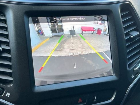 Used 2022 Jeep Cherokee Trailhawk w/ Technology Group B image 19