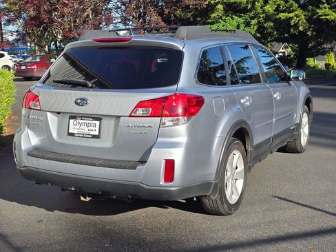 Used 2014 Subaru Outback 2.5i Premium w/ Moonroof Package AWD/4WD image 4