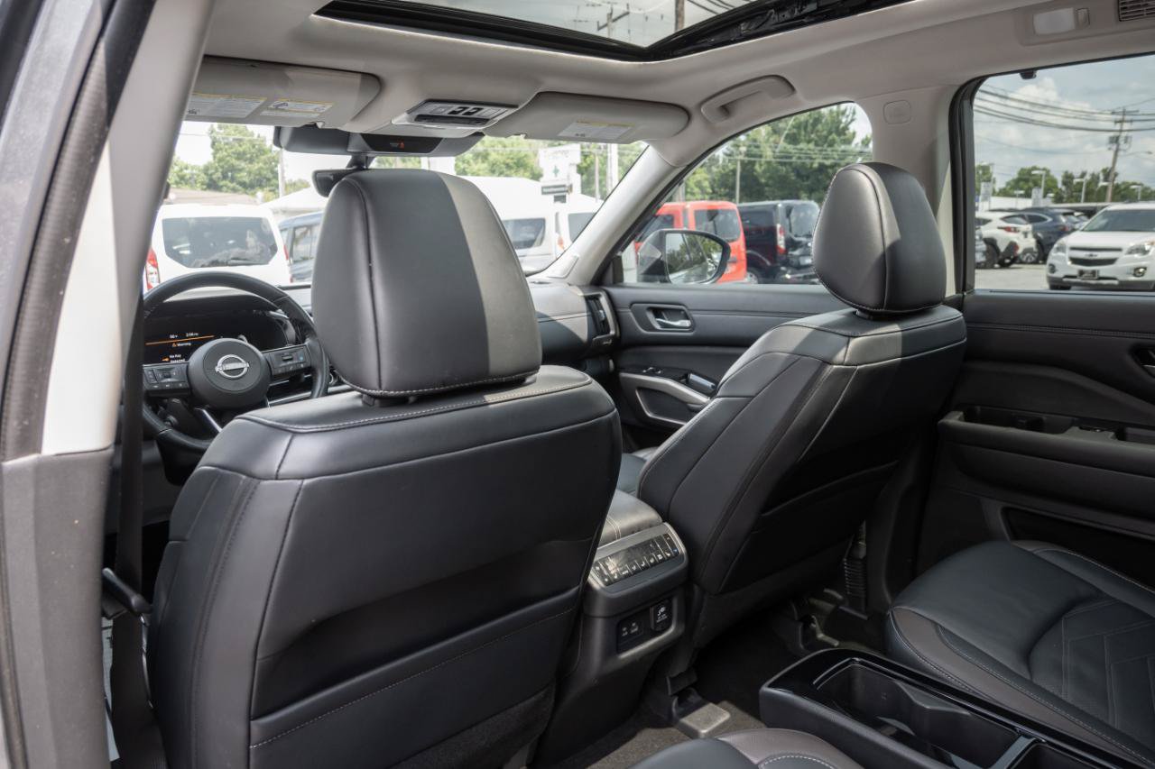 Used 2023 Nissan Pathfinder Platinum AWD/4WD image 18
