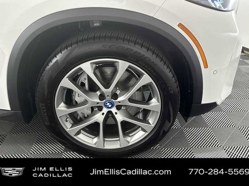Used 2025 BMW X5 xDrive50e image 11