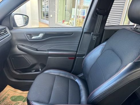Certified 2025 Ford Escape ST-Line Select AWD/4WD image 28