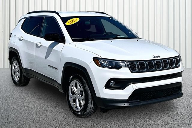 Used 2024 Jeep Compass Latitude AWD/4WD image 1