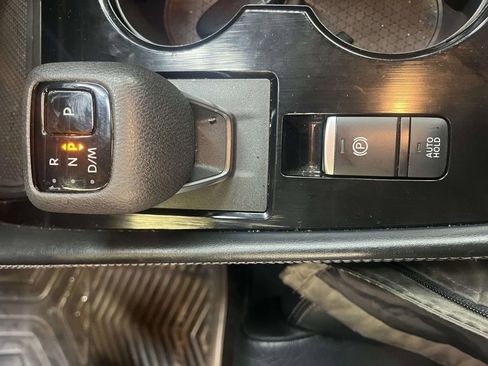 Used 2021 Nissan Rogue SL w/ Premium Package image 18