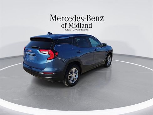 Used 2024 GMC Terrain SLE image 8