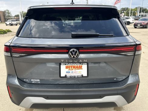 New 2025 Volkswagen Tiguan SE image 5