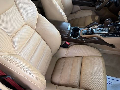 Used 2016 Porsche Cayenne GTS image 44