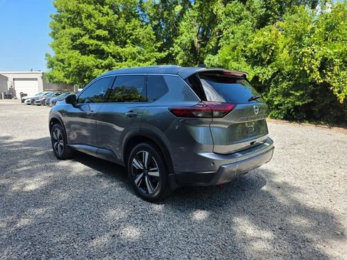 Used 2023 Nissan Rogue SV w/ SV Premium B Package FWD image 4
