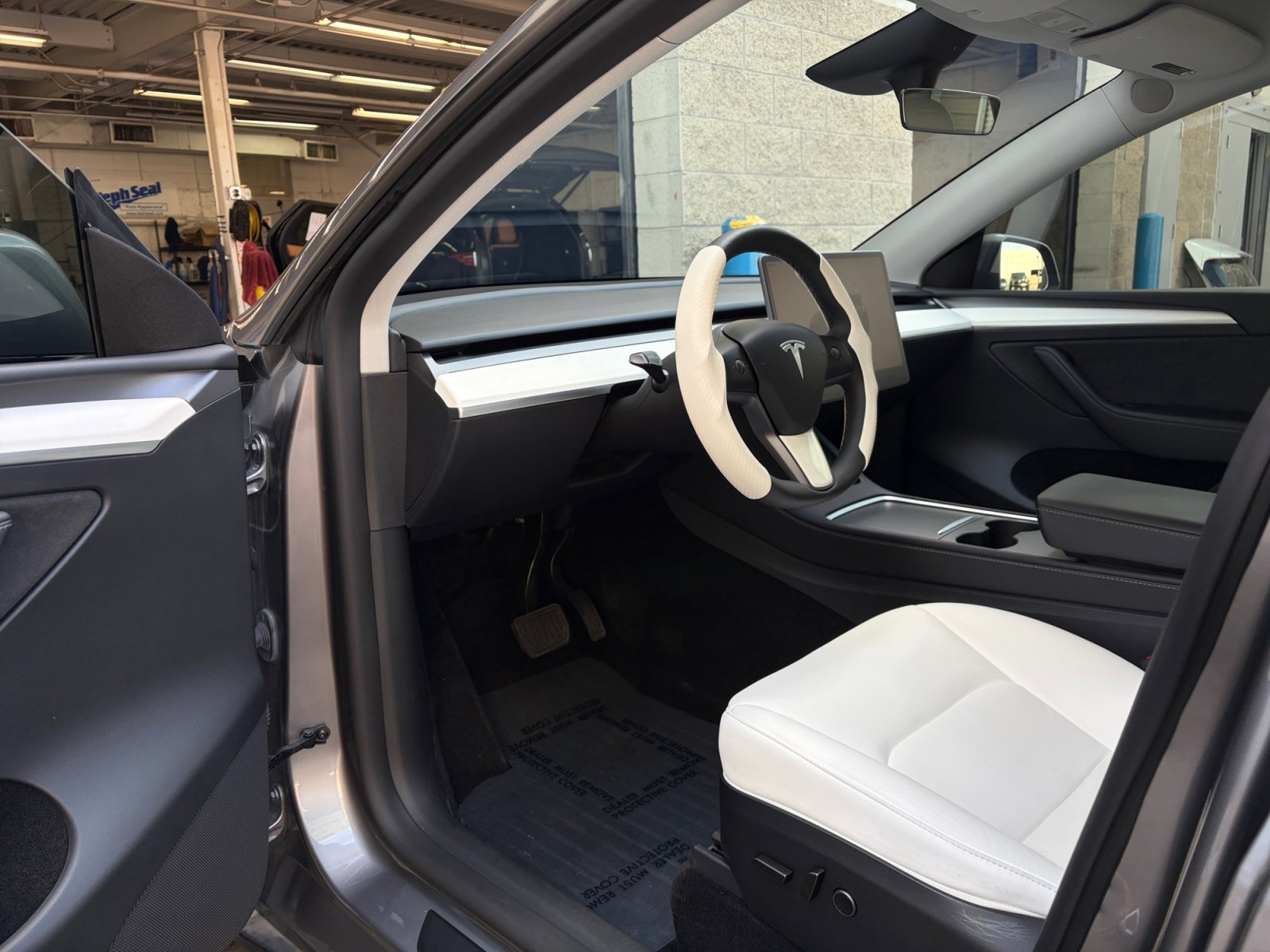 Used 2025 Tesla Model Y Long Range AWD/4WD image 10