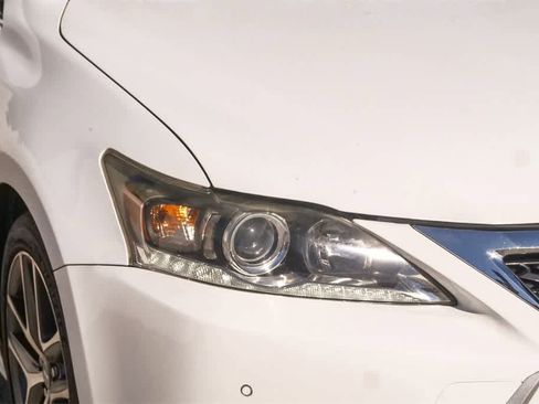 Used 2016 Lexus CT 200h image 4