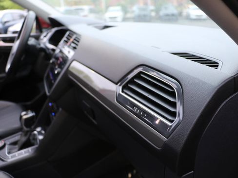 Used 2022 Volkswagen Tiguan SE AWD/4WD image 8