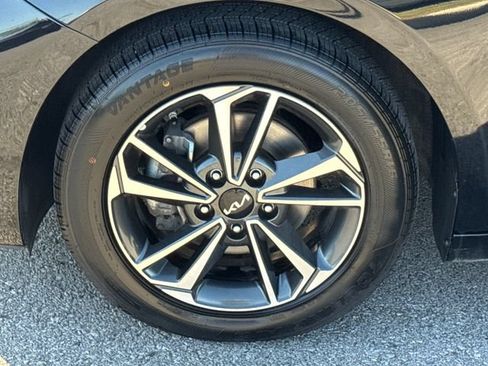 Used 2024 Kia Forte LXS FWD image 20