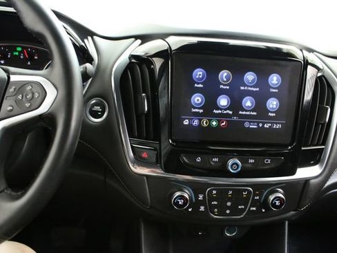 Used 2023 Chevrolet Traverse LT AWD/4WD image 19