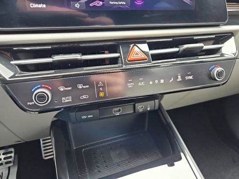 Used 2024 Kia Niro Wave image 17