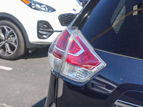 Used 2016 Nissan Rogue SV w/ SV Premium Package image 8