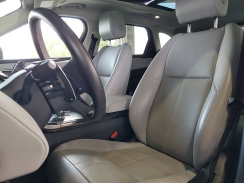 Used 2025 Land Rover Range Rover Velar Dynamic SE image 18