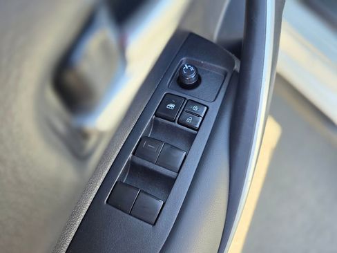 Used 2025 Toyota Corolla SE w/ SE Premium Package FWD image 21