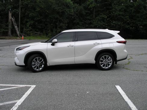 Used 2021 Toyota Highlander Limited AWD/4WD image 13