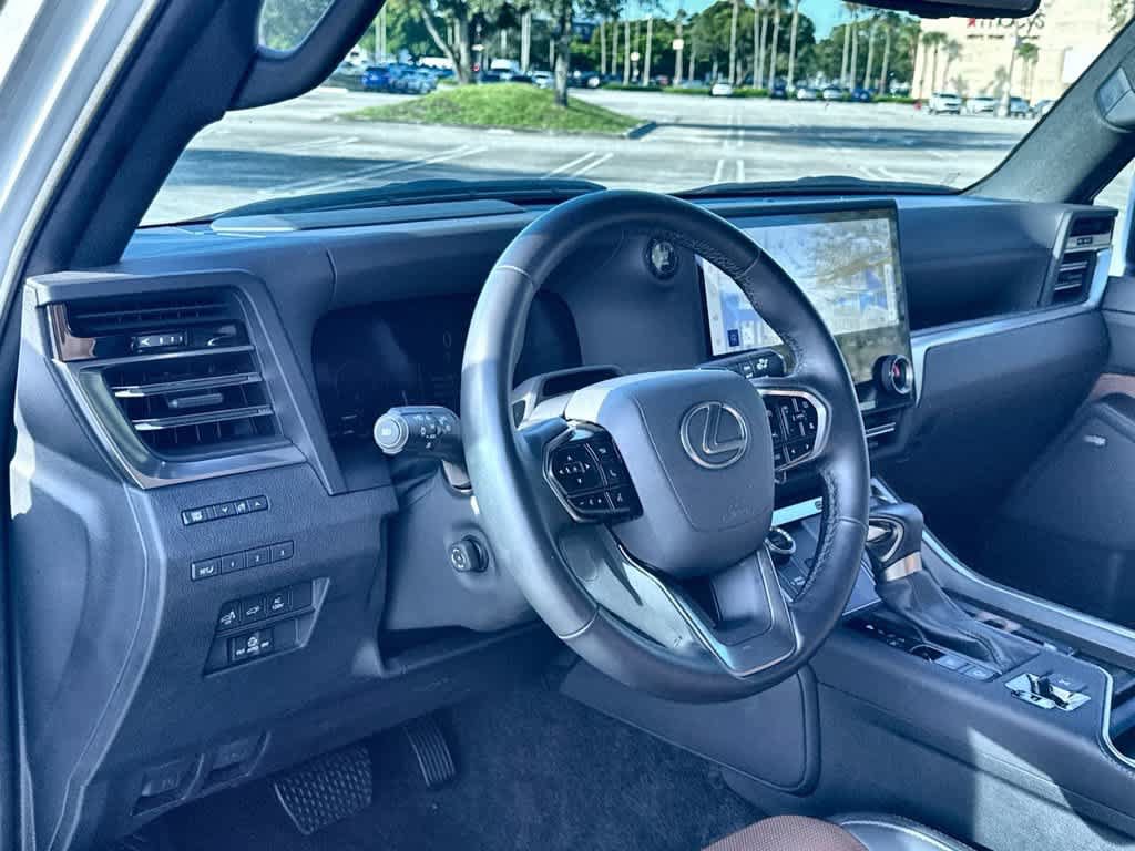 Used 2025 Lexus GX 550 w/ Accessory Package (2T) AWD/4WD image 13