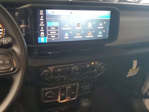 Used 2025 Jeep Wrangler Sport image 23