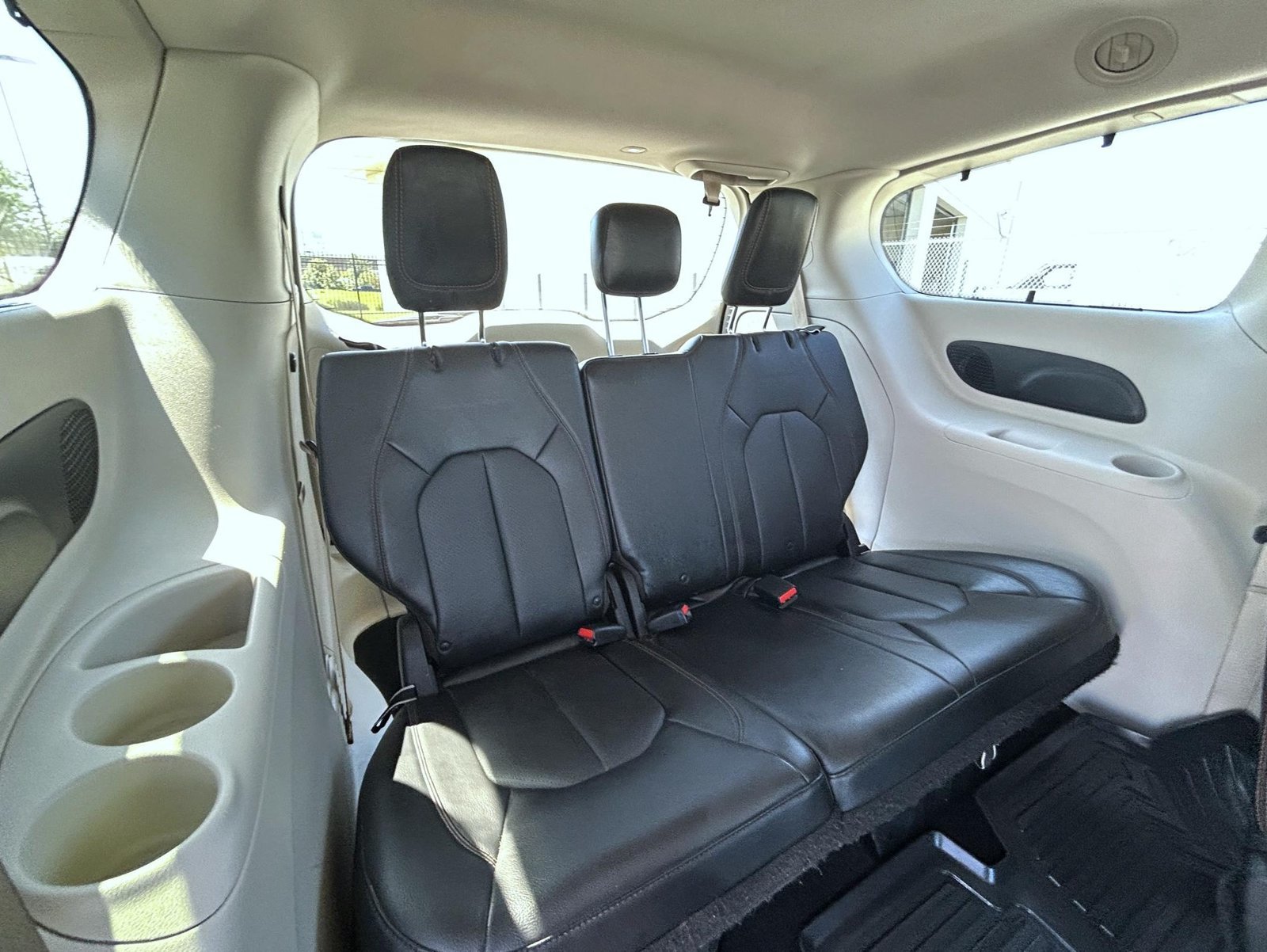 Used 2018 Chrysler Pacifica Touring-L Plus FWD image 20