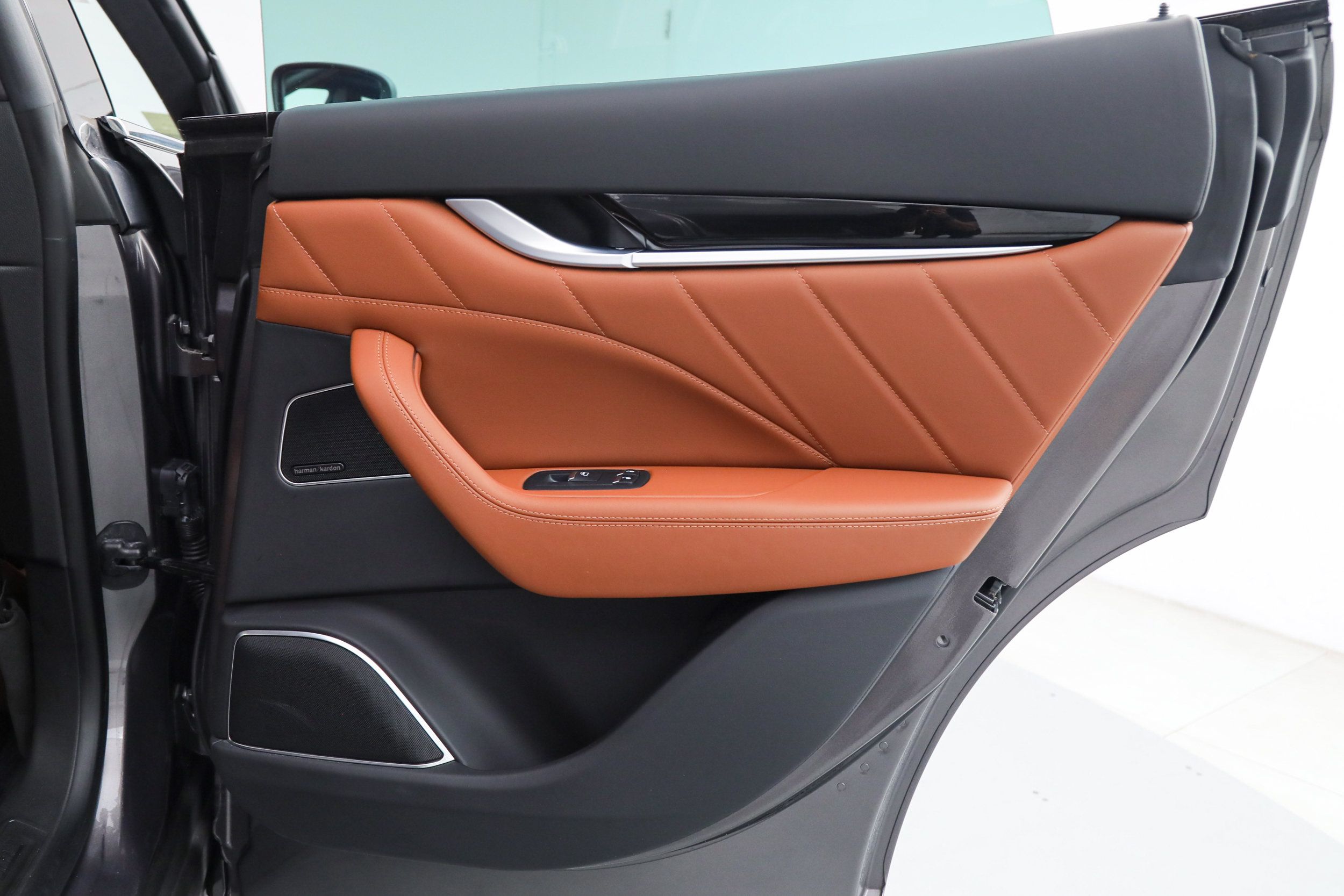 Certified 2023 Maserati Levante GT AWD/4WD image 11