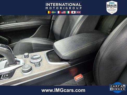 Used 2022 Alfa Romeo Stelvio Ti image 32