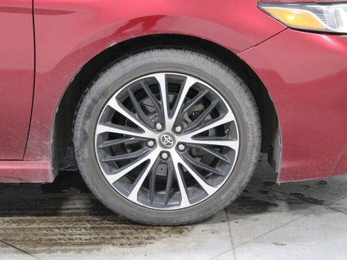 Used 2018 Toyota Camry SE image 13