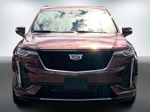 Used 2022 Cadillac XT6 Sport w/ Technology Package image 2